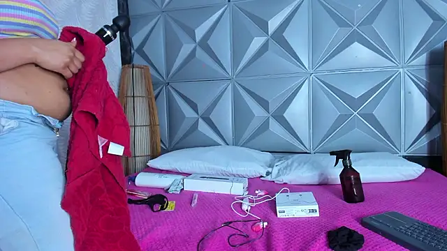 BustyGlowのライブXXXチャット