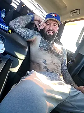 Beardedtattood élő XXX-chatje