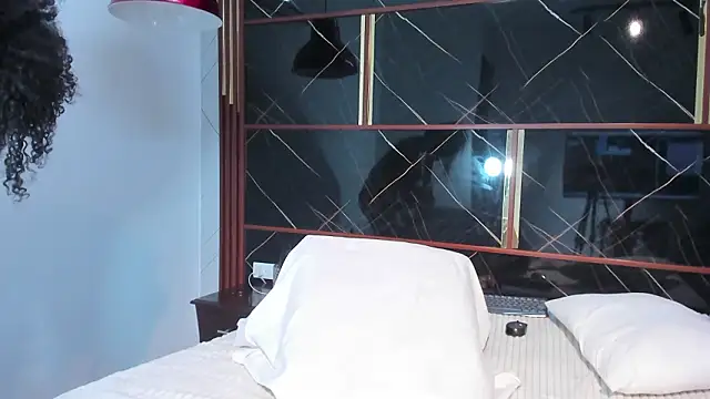 Živý XXX chat HannyThompson