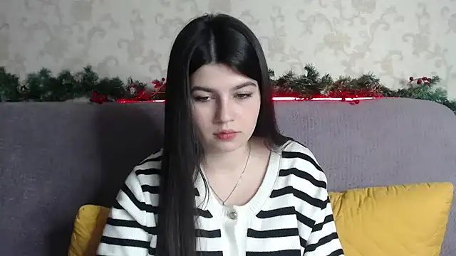 KisaModel Adlı Modelin Canlı XXX Sohbeti