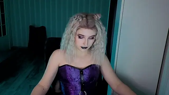 violet-siren-x Adlı Modelin Canlı XXX Sohbeti