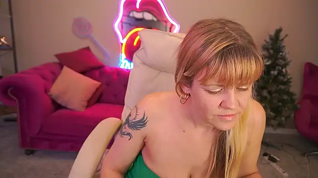 BellaLaPetit Adlı Modelin Canlı XXX Sohbeti