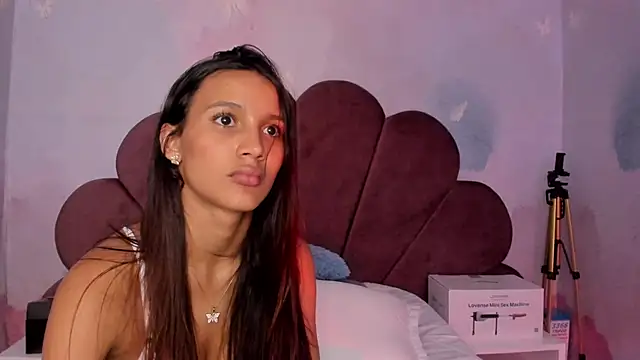 Carohorny4un Live XXX chat