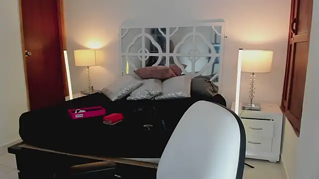 MikaelaStonen Live XXX chat