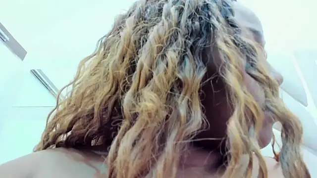 Bloom_B Adlı Modelin Canlı XXX Sohbeti