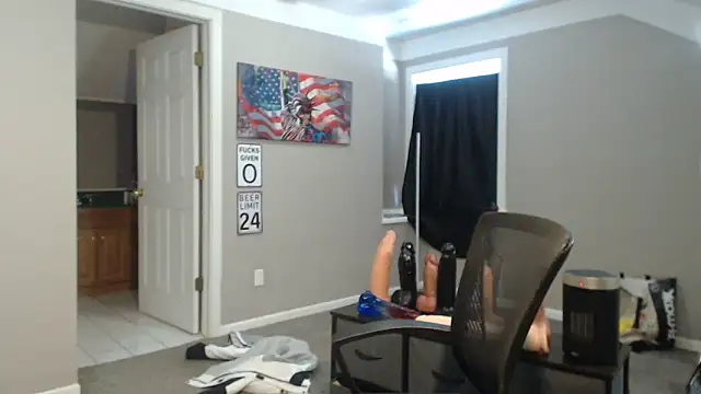 Michigan9000のライブXXXチャット