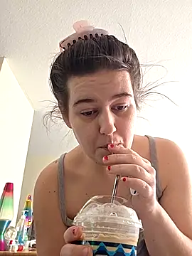 Ashlovescannabis Adlı Modelin Canlı XXX Sohbeti