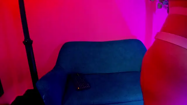 Chatroom XXX en direct de EmilyReddoll