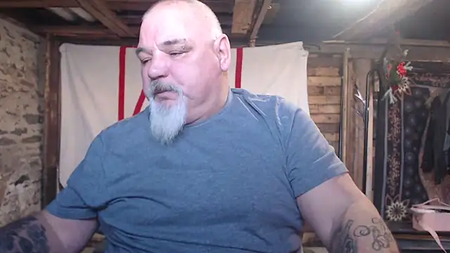 Онлайн чат XXX Newfiesausage1972