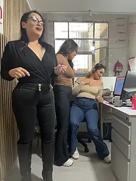 Antonella_Julieta Webcamshow