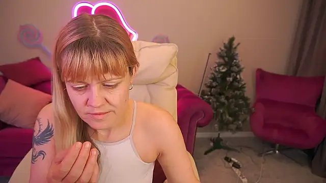 BellaLaPetit Adlı Modelin Canlı XXX Sohbeti