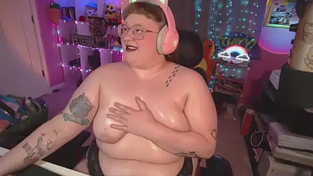 FatVeronica: διαδικτυακό σόου στην κάμερα