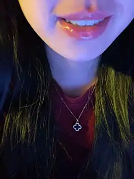 Czat XXX na żywo – Uyennii02