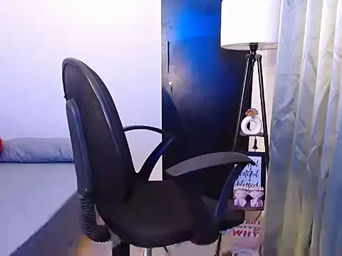 thickthighs369 Adlı Modelin Canlı XXX Sohbeti