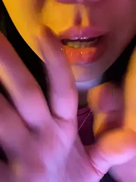 Uyennii02のライブXXXチャット