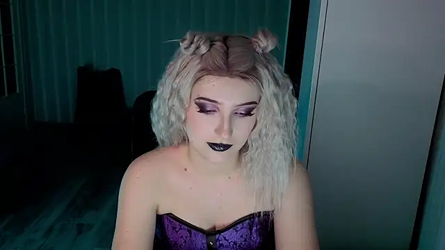 violet-siren-x élő XXX-chatje