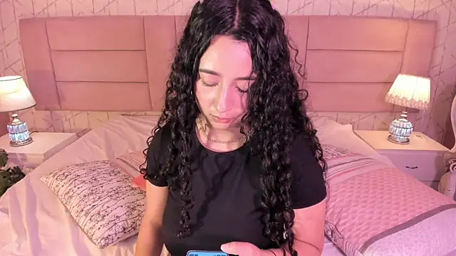 BellaSwwan élő XXX-chatje