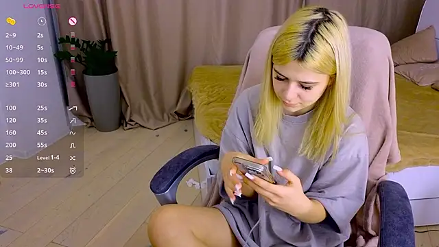 ApheliaStar élő XXX-chatje