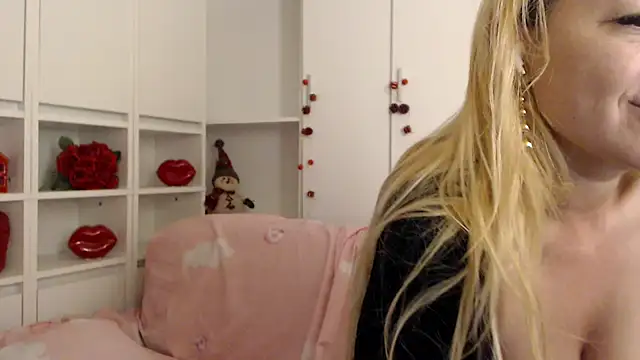 _karolynesyera_のライブXXXチャット