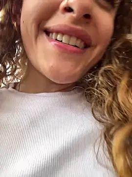 alana15 élő XXX-chatje