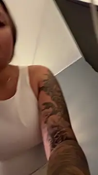 MiaPetit_ élő XXX-chatje