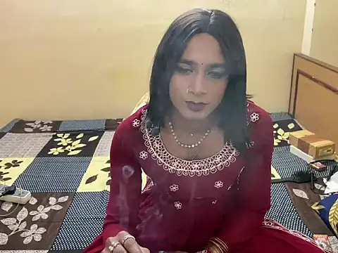 LuvLayla Show in webcam