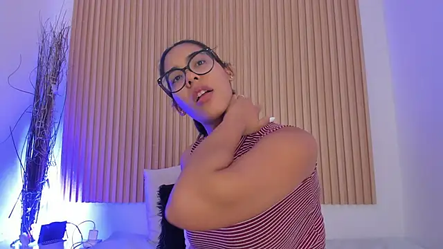 GenesisRuiz's Live XXX Chat