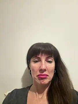 LadyLuxLover élő XXX-chatje