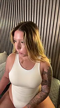 MiaPetit_'s Live XXX Chat