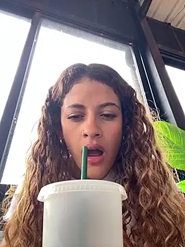 alana15 Adlı Modelin Canlı XXX Sohbeti