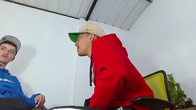 Chat +18 de skinny23cm ao vivo