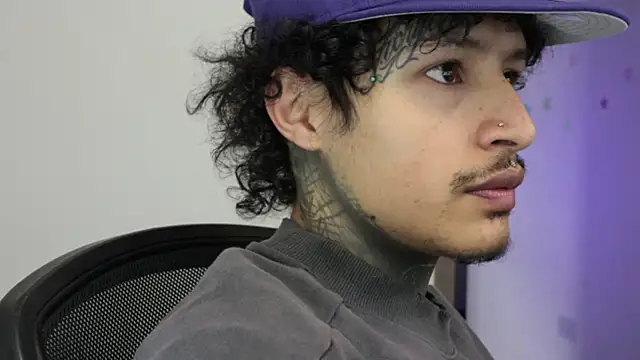 Вебкам-шоу trieone