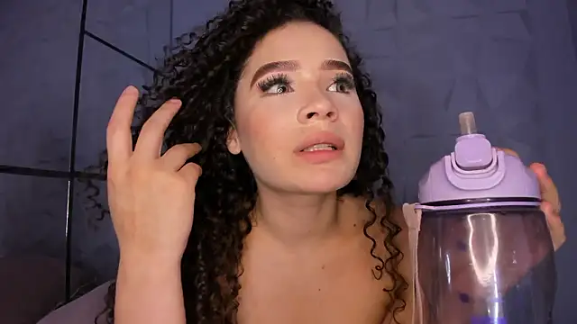 _LittleLia live XXX chat