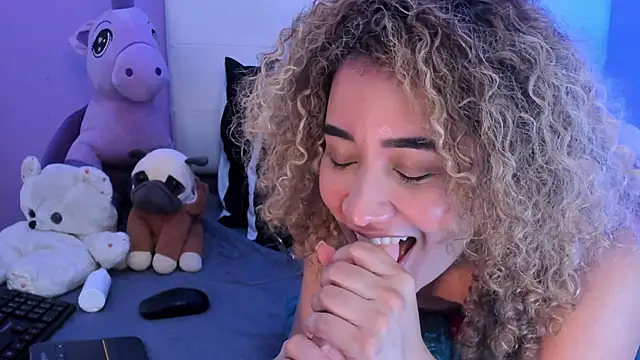 Chat XXX ao vivo de Charlotte11-11