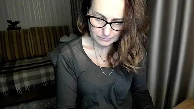 lauraoven live XXX chat