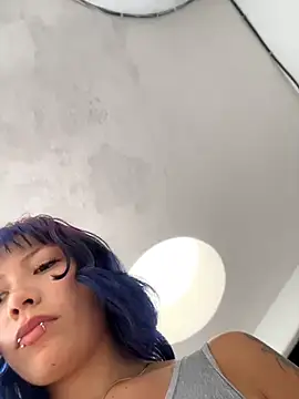 Namii_cute Adlı Modelin Canlı XXX Sohbeti