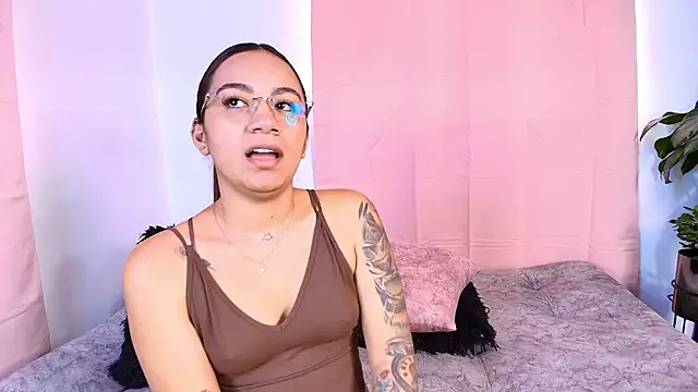 Chat XXX en directo de Jules_n_Gia