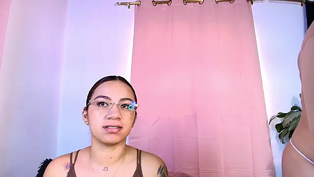XXX chat uživo modela Jules_n_Gia