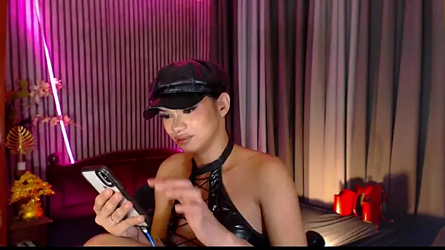 Unforgettablejulia: онлайн-секс-чат