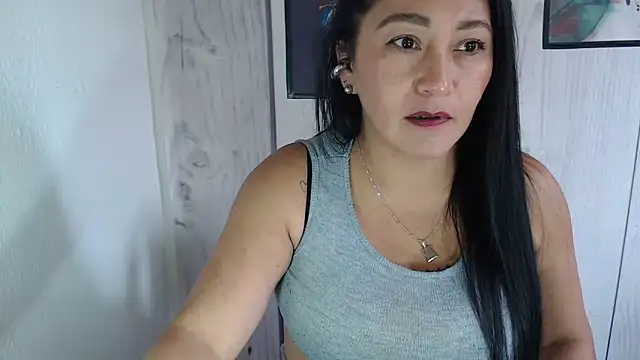 Онлайн чат XXX JULIANAWET69