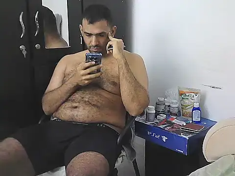 AlphaLatinoBear: онлайн-секс-чат