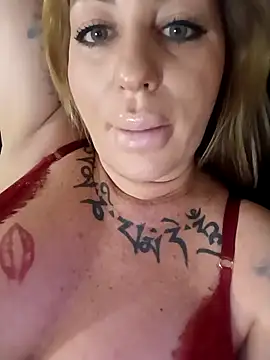 MiaMooly: вебкам-шоу