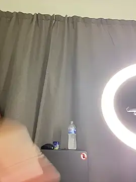 Pokazy przed kamerką – _Fifi