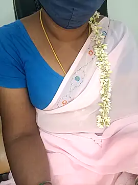 Tamil-hotwife: διαδικτυακό σόου στην κάμερα