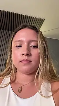 MiaPetit_ Chat XXX in diretta