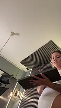 Živý XXX chat MiaPetit_