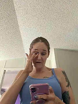 lolabunny9 Show in webcam