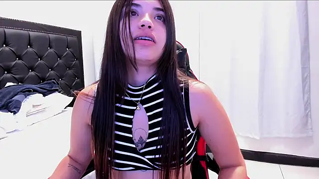 EmmaSnnow élő XXX-chatje