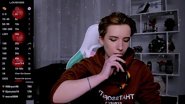 XXX chat uživo modela _Rein_ramm