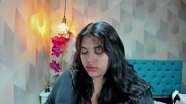 LindaBreeSのライブXXXチャット